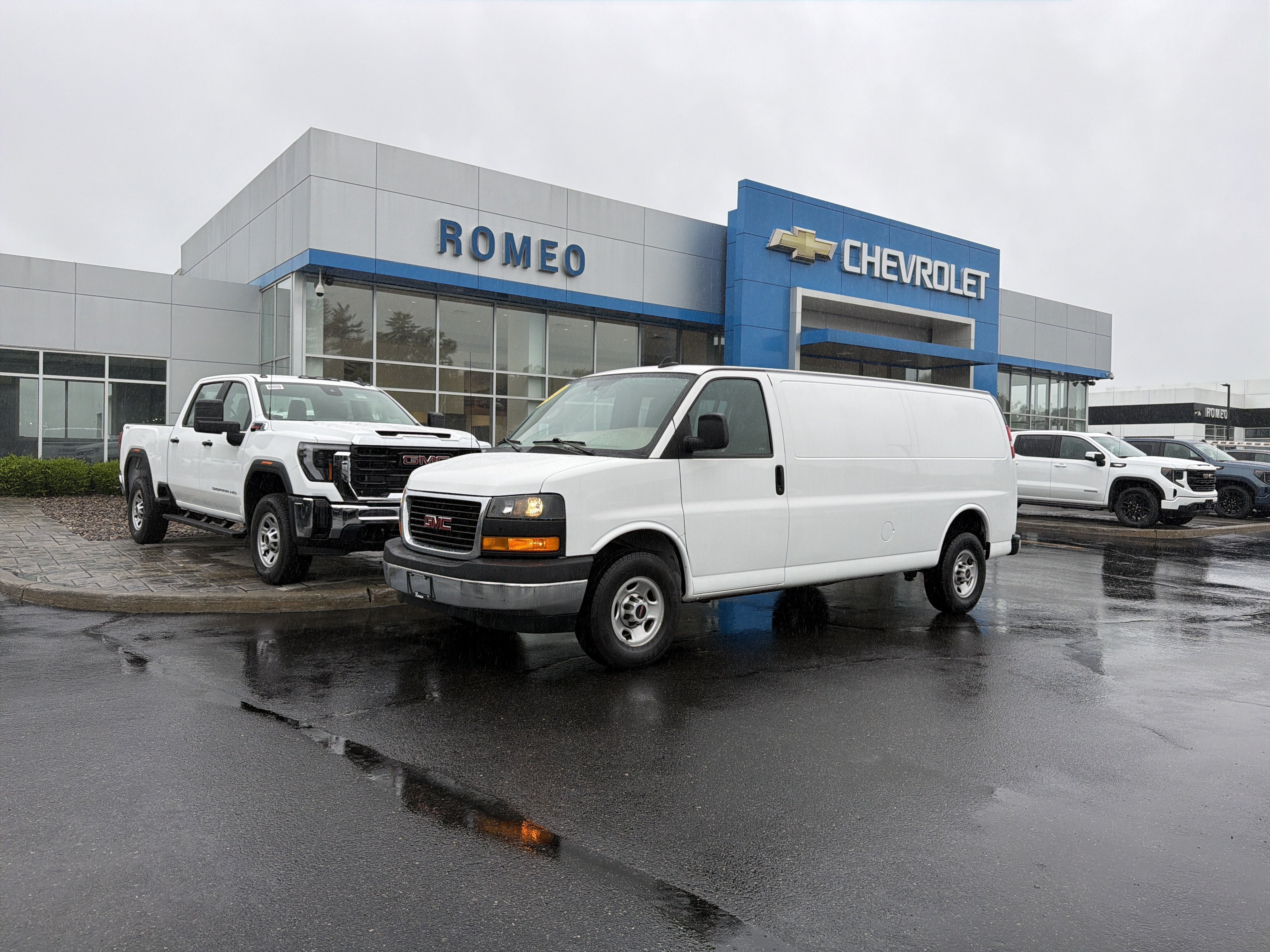 2022 GMC Savana Cargo 3500
